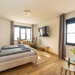Haus Am Seeufer Steuerbord アパート ヴァーレン